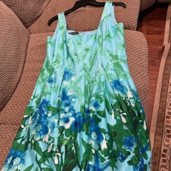 Women's size 10, Nine West, beautiful A-line dress, colors are gorgeous, pockets - Picture 5 of 9